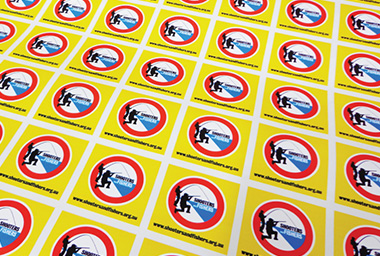 How are Easy Signs custom printed vinyl stickers cut and supplied?